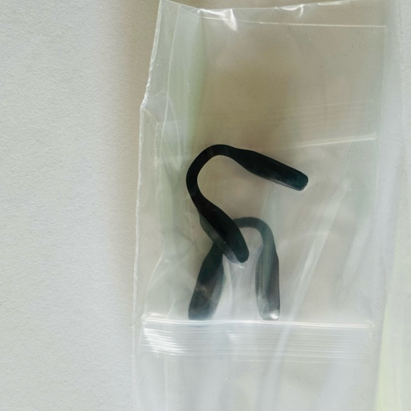 3 Pairs Oakley Black Nose pads - Picture 1 of 4